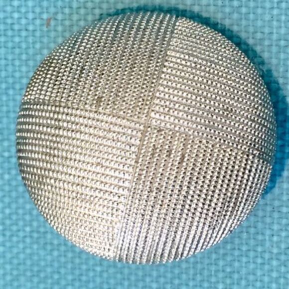 SILVER TEXTURED VINTAGE ROUND CLIP BACK EARRINGS - Picture 1 of 6